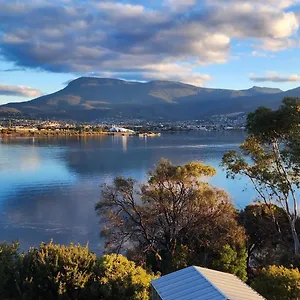Waterfront Abode - 2 Bedrooms Apartment